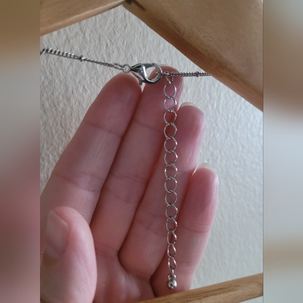 Mixed metal tear drop shaped pendant necklace - Picture 4 of 5